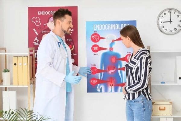 endocrinologista em consulta